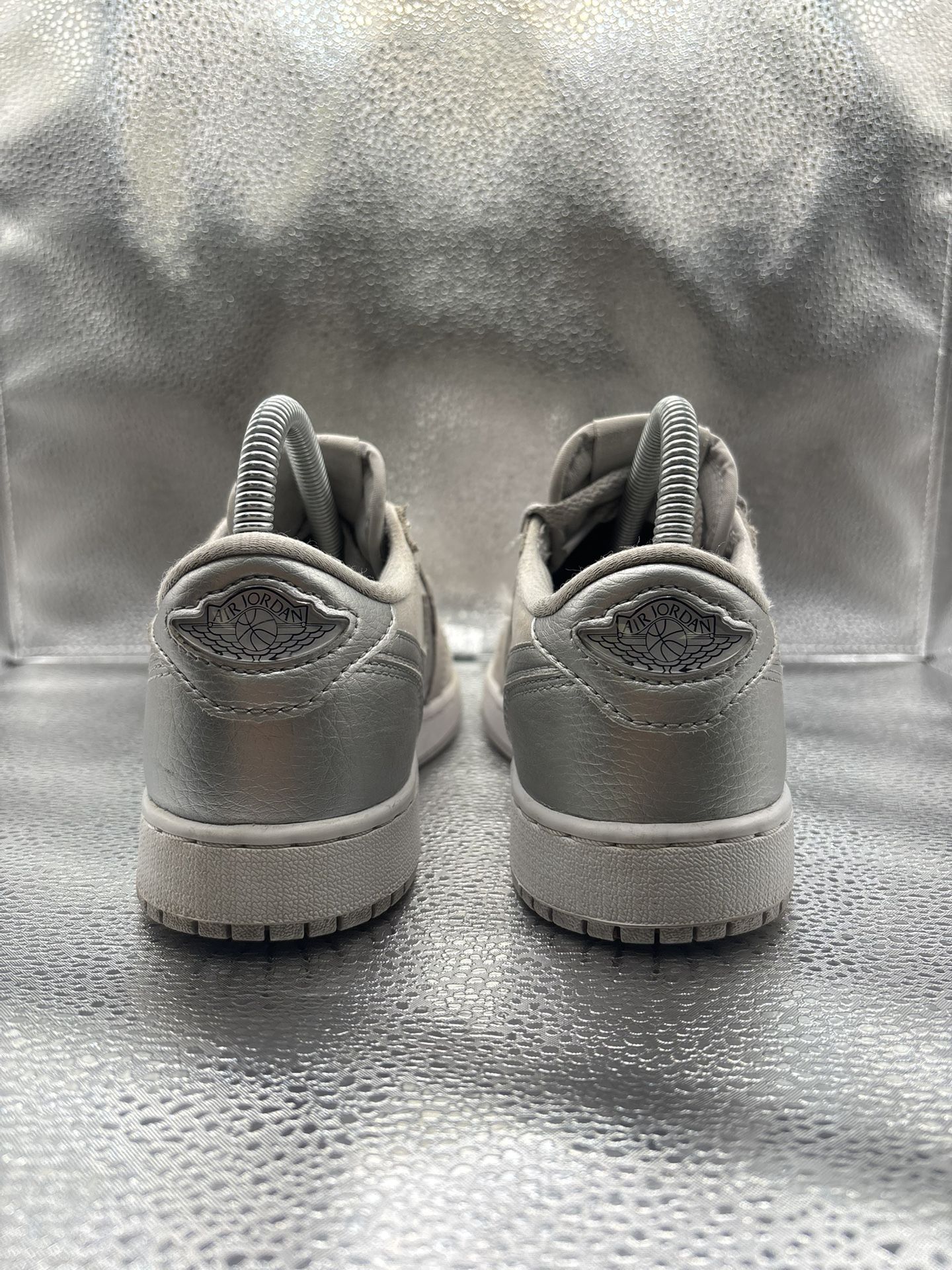 Air Jordan 1 Low Metallic Sliver GS - photo 4