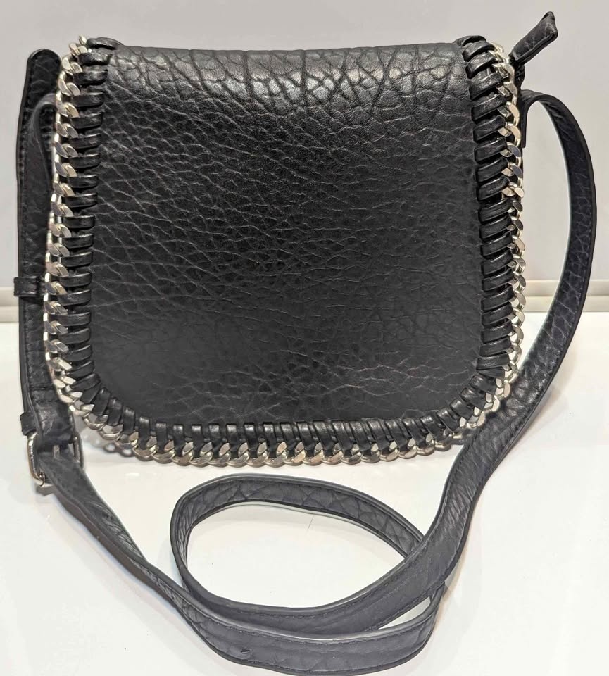 Urban Expressions Crossbody: Ethics Meets Elegance
