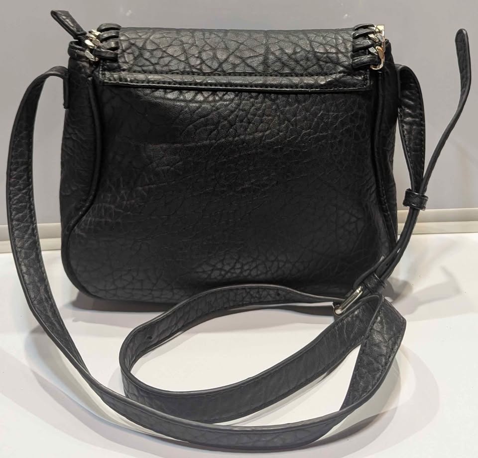 Urban Expressions Crossbody: Ethics Meets Elegance - photo 2