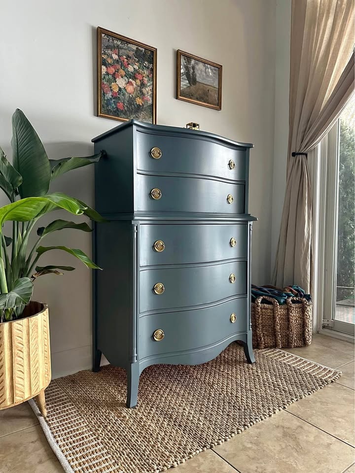 Gorgeous refinished Hepplewhite Vintage Dresser