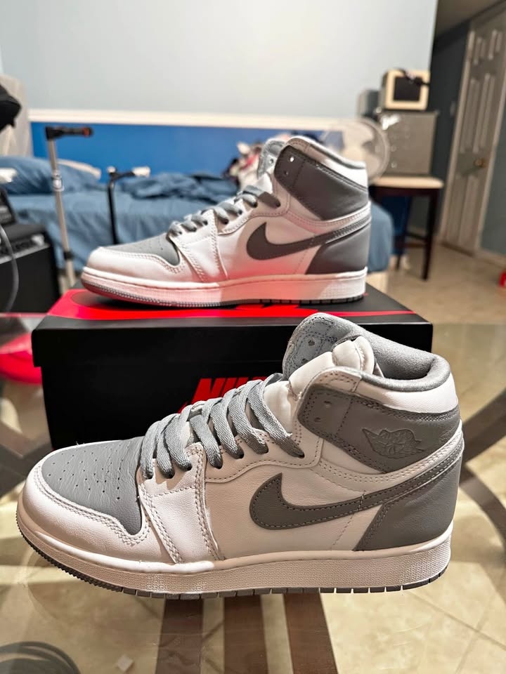 Jordan 1 Retro High OG Stealth 6.5Y / Women's 8