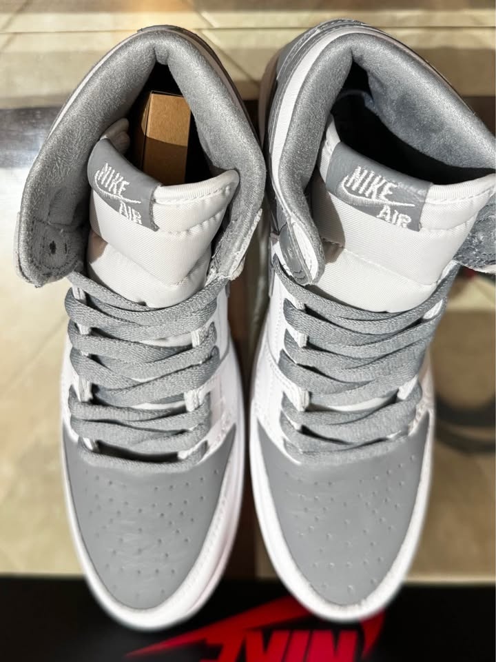 Jordan 1 Retro High OG Stealth 6.5Y / Women's 8 - photo 3