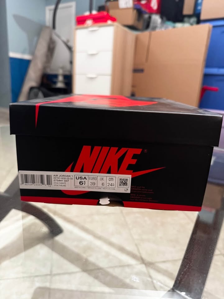 Jordan 1 Retro High OG Stealth 6.5Y / Women's 8 - photo 5