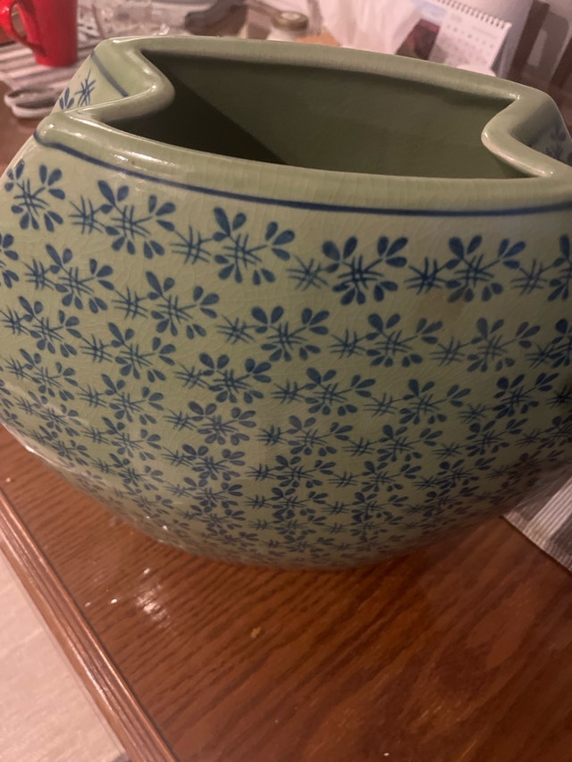 Vase boasts a unique - photo 2