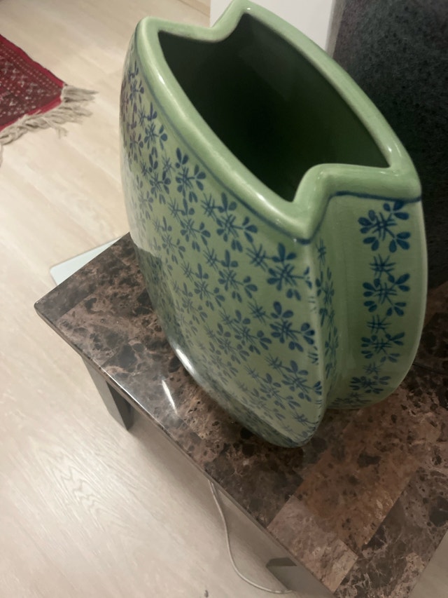 Vase boasts a unique - photo 3