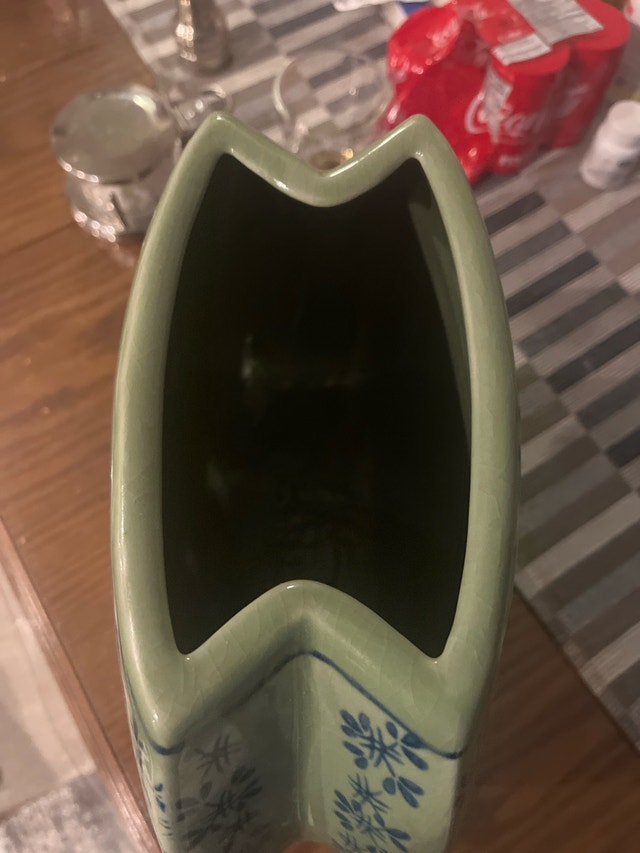 Vase boasts a unique - photo 4