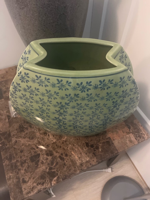 Vase boasts a unique - photo 5