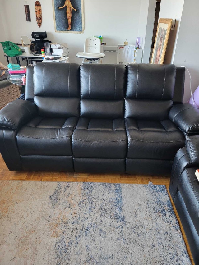 Beautiful 3 Piece Leather Like Couch Set