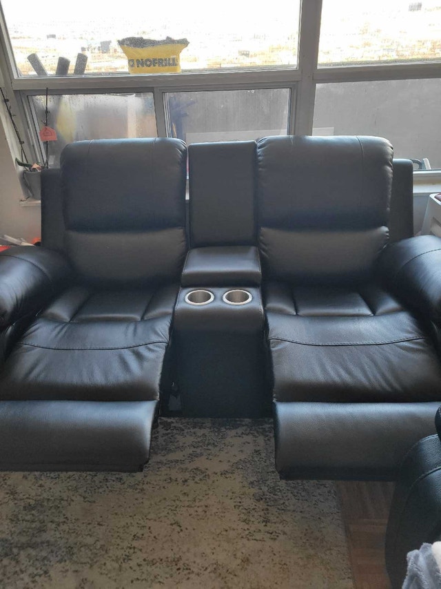 Beautiful 3 Piece Leather Like Couch Set - photo 5