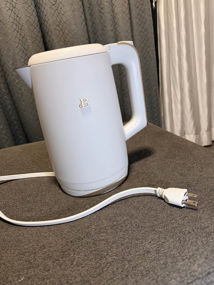 Beautiful by Drew Barrymore Electric Kettle – 1.7L (Almost New) - photo 2