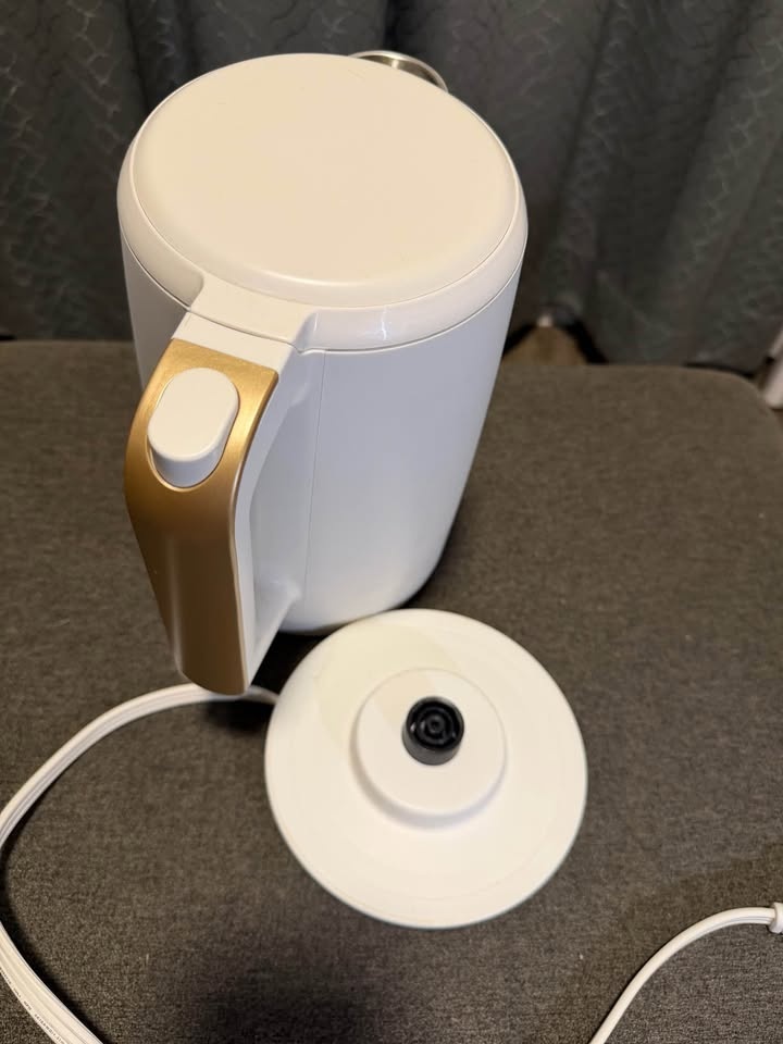 Beautiful by Drew Barrymore Electric Kettle – 1.7L (Almost New) - photo 4