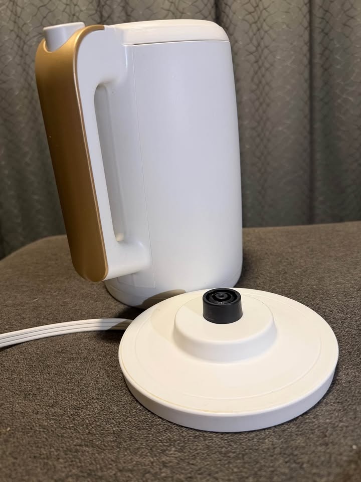 Beautiful by Drew Barrymore Electric Kettle – 1.7L (Almost New) - photo 5