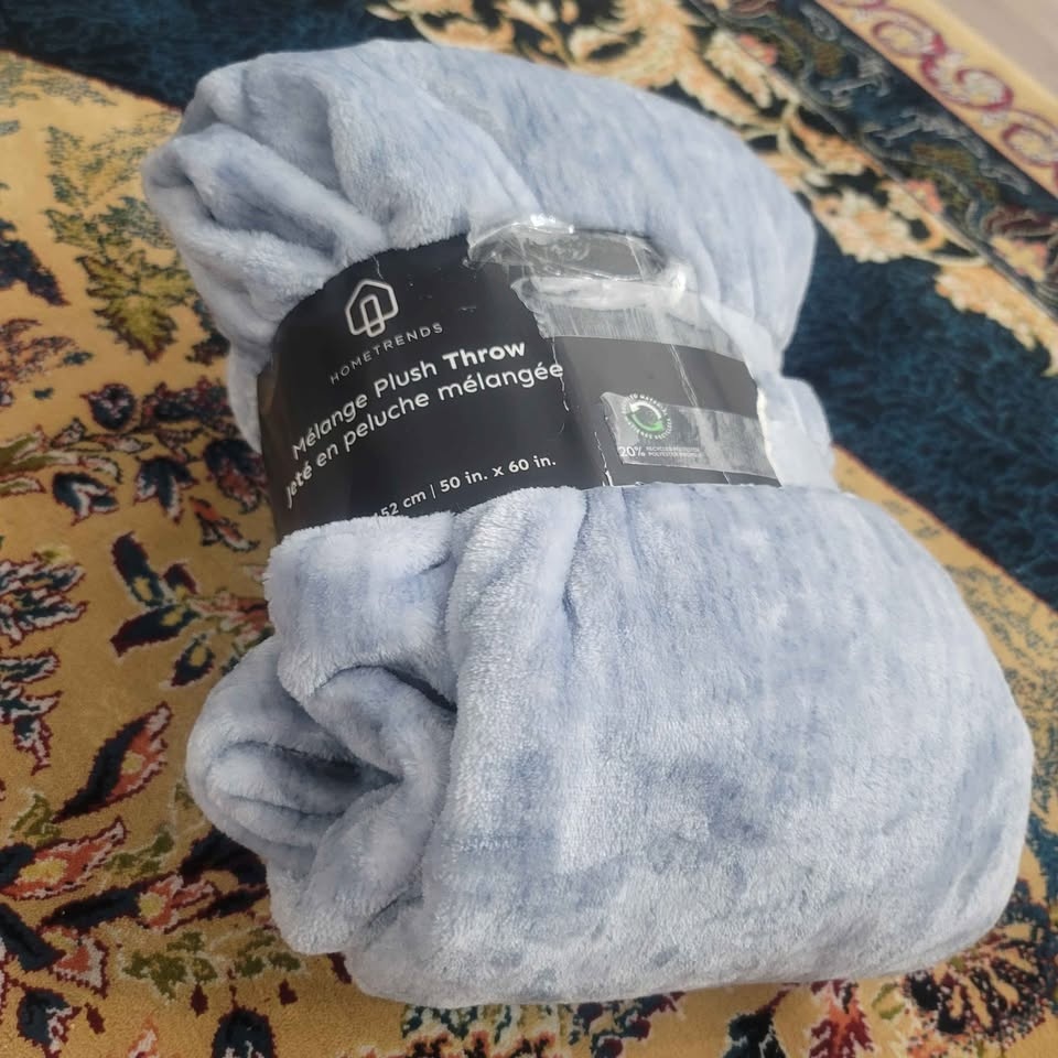 HOMETRENDS Blue Mélange Plush Throw 50x60 inches (Brand new) - photo 4