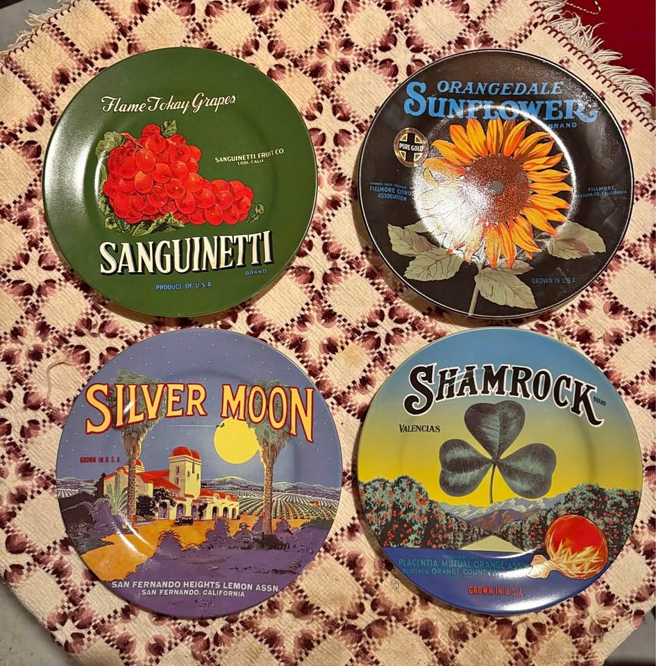 ONEIDA set of 4 collectors plates