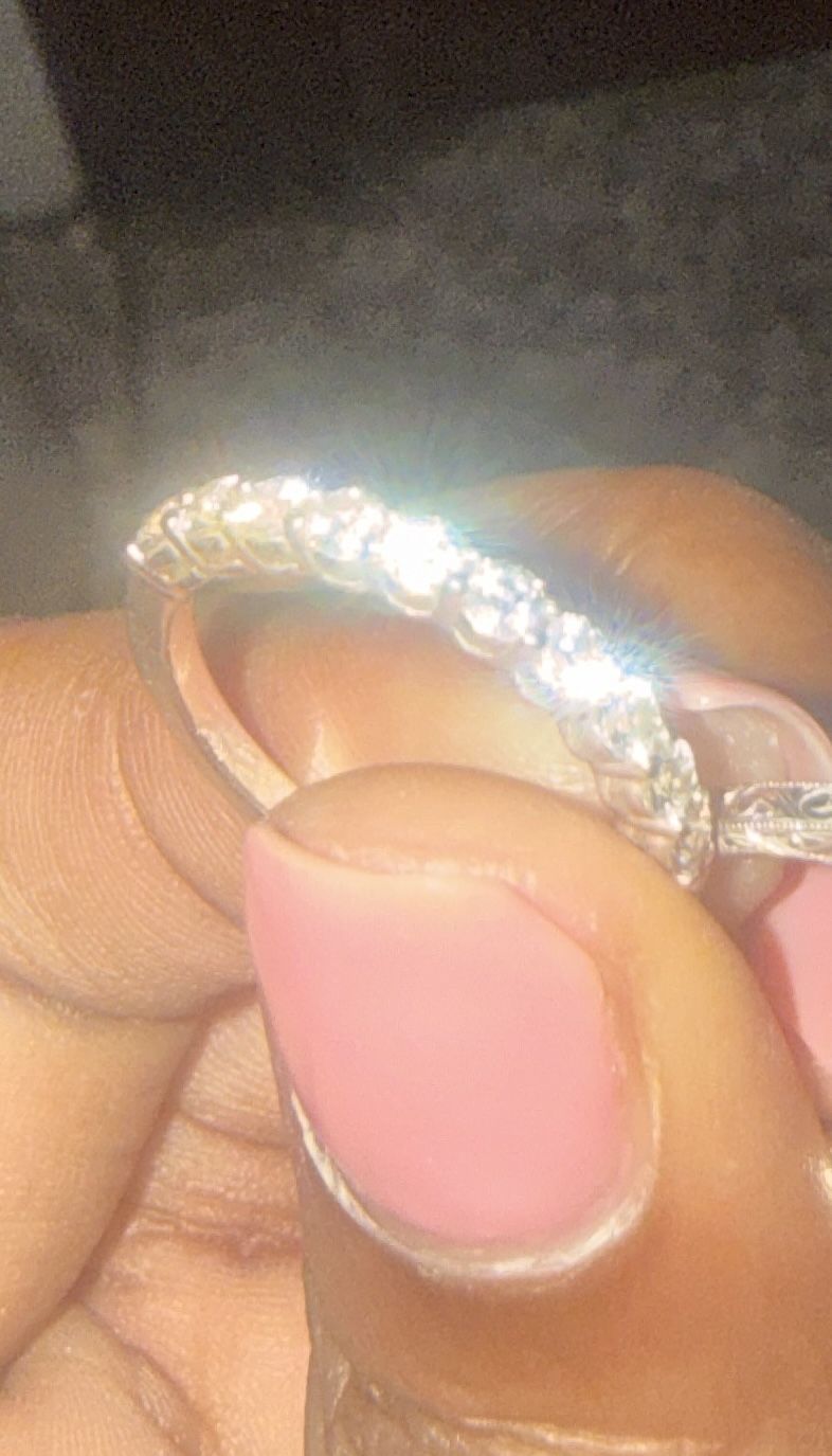 14K White Gold Maple Leaf Wedding Band With 11 Diamonds