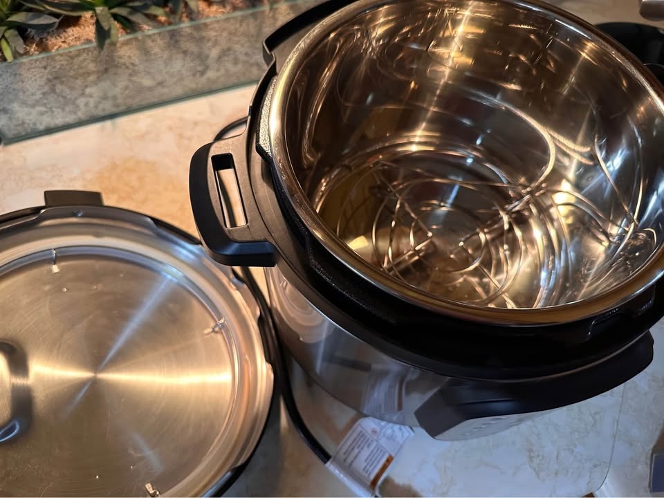 🥕Instant Pot Duo 6 Qt - Used Once, Like New - photo 2