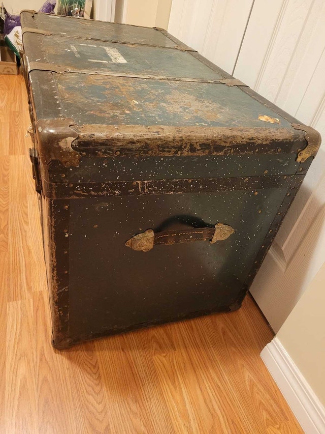 Antique EverGreen Storage Trunk - photo 4