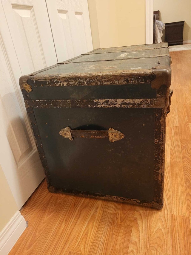 Antique EverGreen Storage Trunk - photo 5