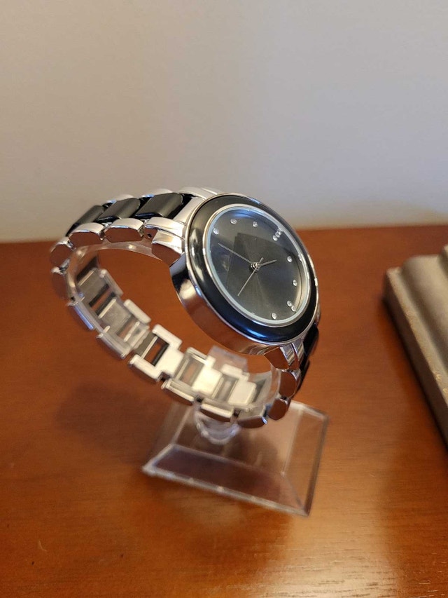 Brand New Unbranded Stylish Silver and Black Women's Watch - photo 3