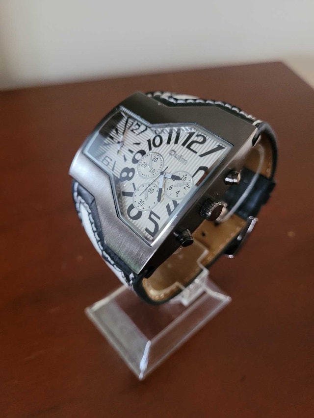 Oulm Black and White Dual Time Men's Watch - photo 2