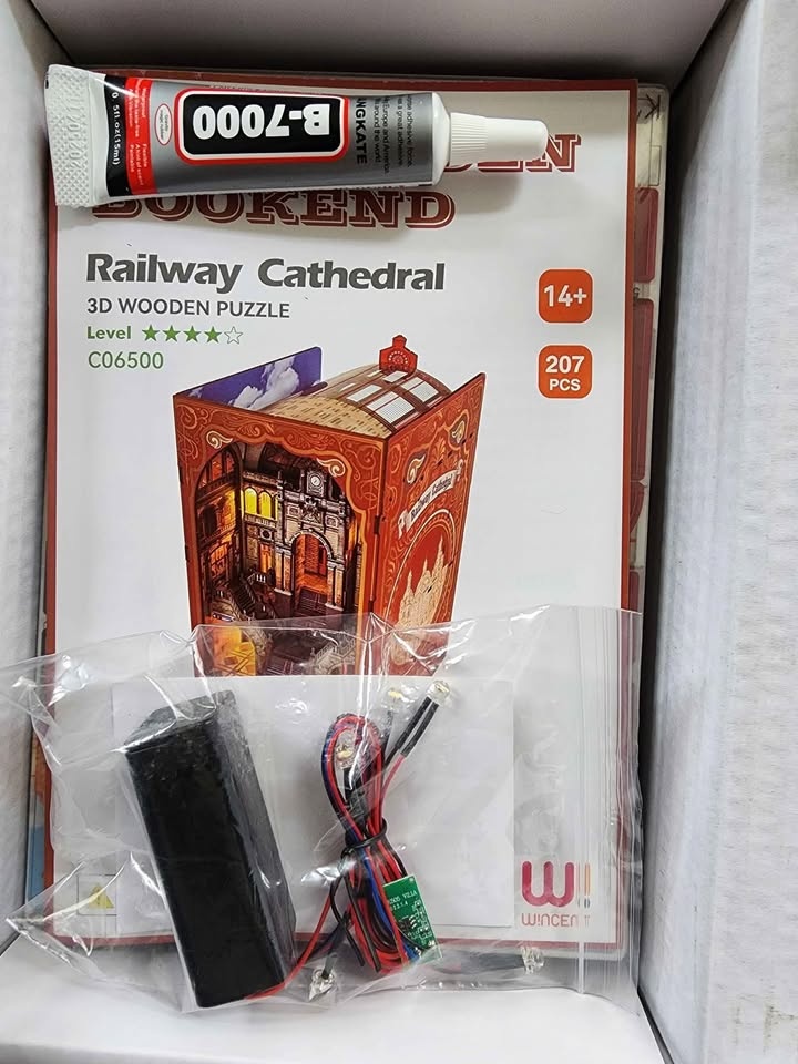 DIY Wooden Book Nook Kit * Miniature * Railway Cathedral * NEW - photo 2