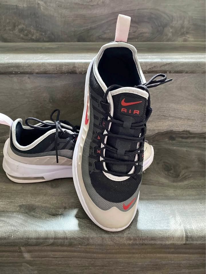 Nike Air Max Axis Shoes