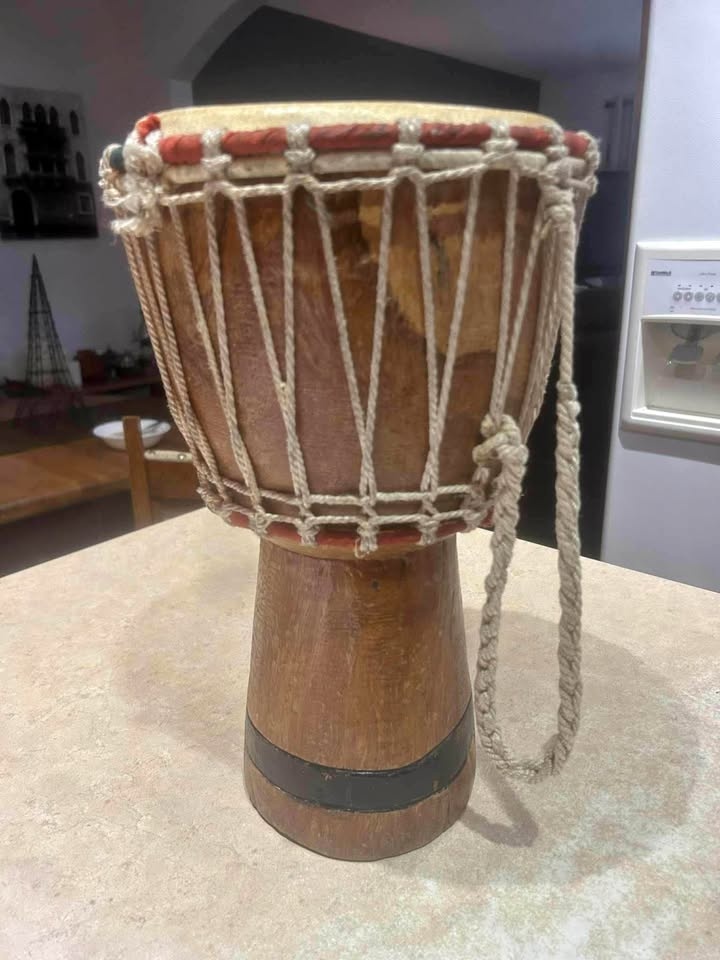 🥁 Hand-Carved Djembe Drum – Solid Hardwood