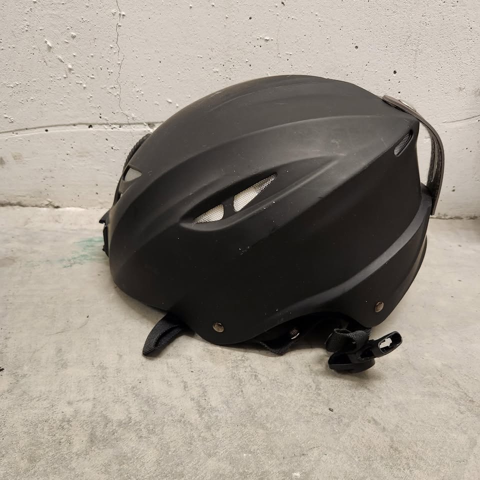 Ski/Snowboarding helmet (small size)