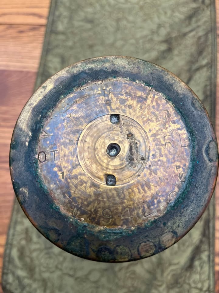 Rare WWII Brass Art Vase – 1942 Shell Casing Collectible - photo 4