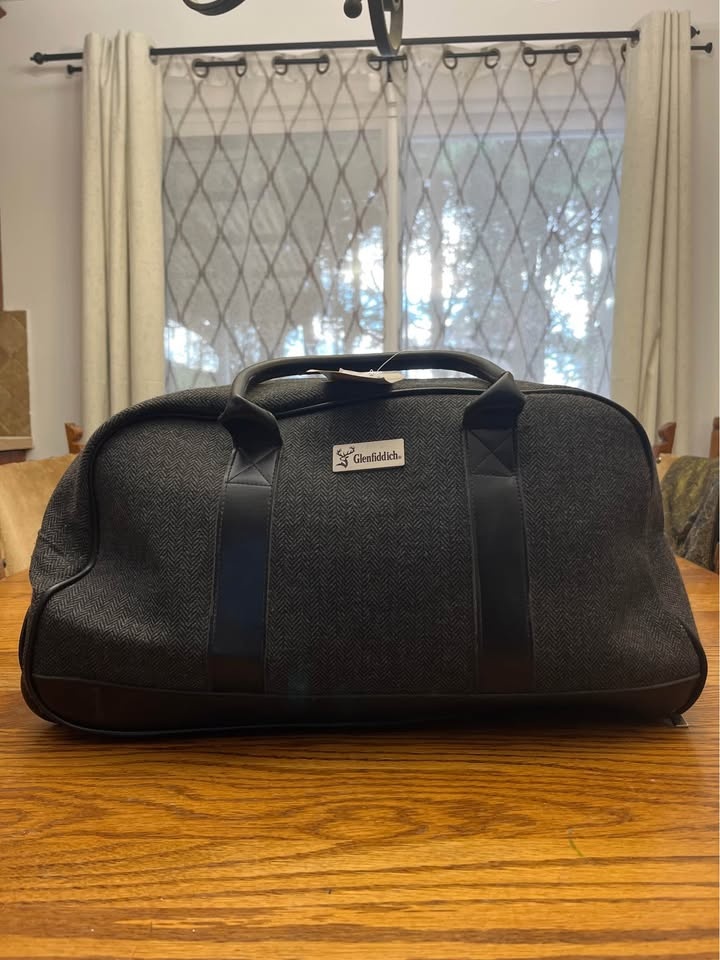 Glenfiddich Herringbone Rolling Duffel Bag – New with Tag - photo 2