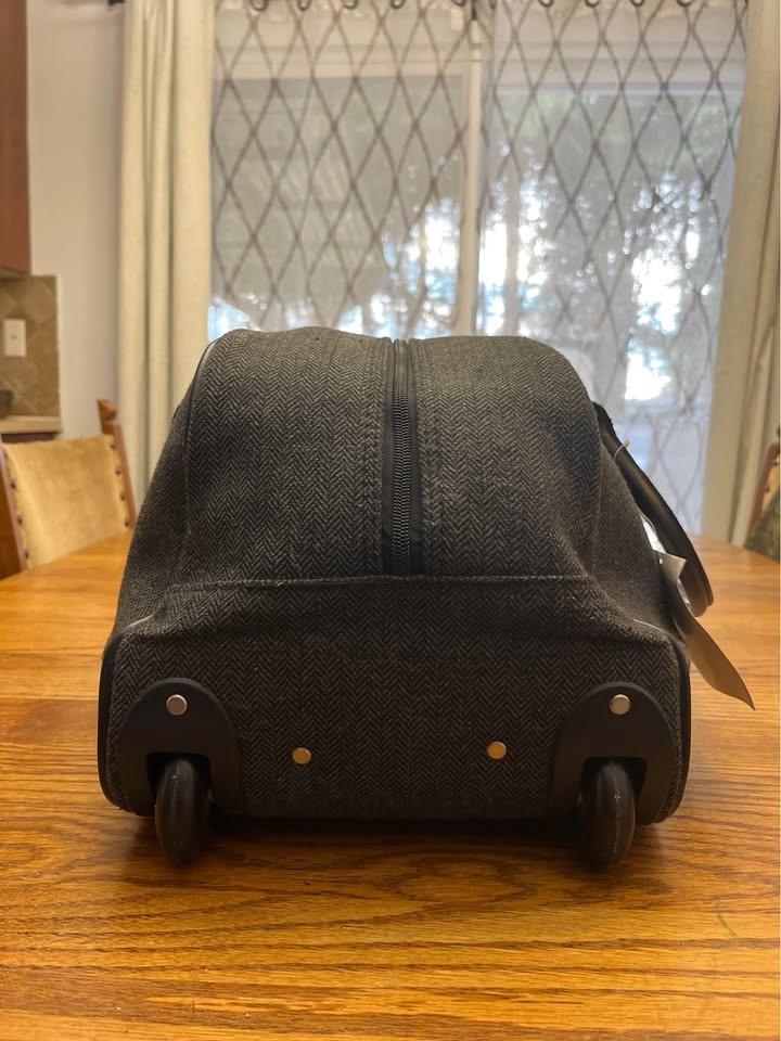 Glenfiddich Herringbone Rolling Duffel Bag – New with Tag - photo 5