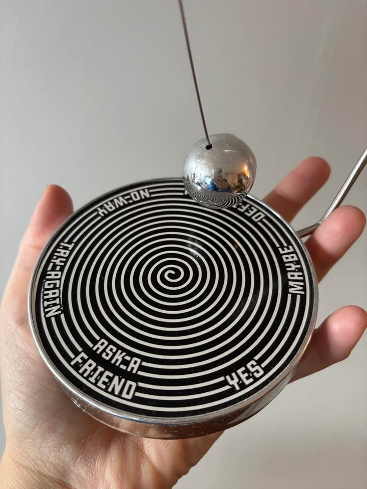 NEW Magnetic Decision Maker Pendulum - photo 2