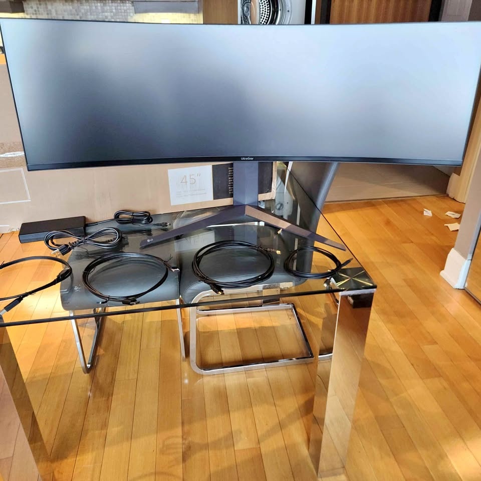 Super ultrawide LG Ultragear 45GR75DC 200hz (32:9) Monitor