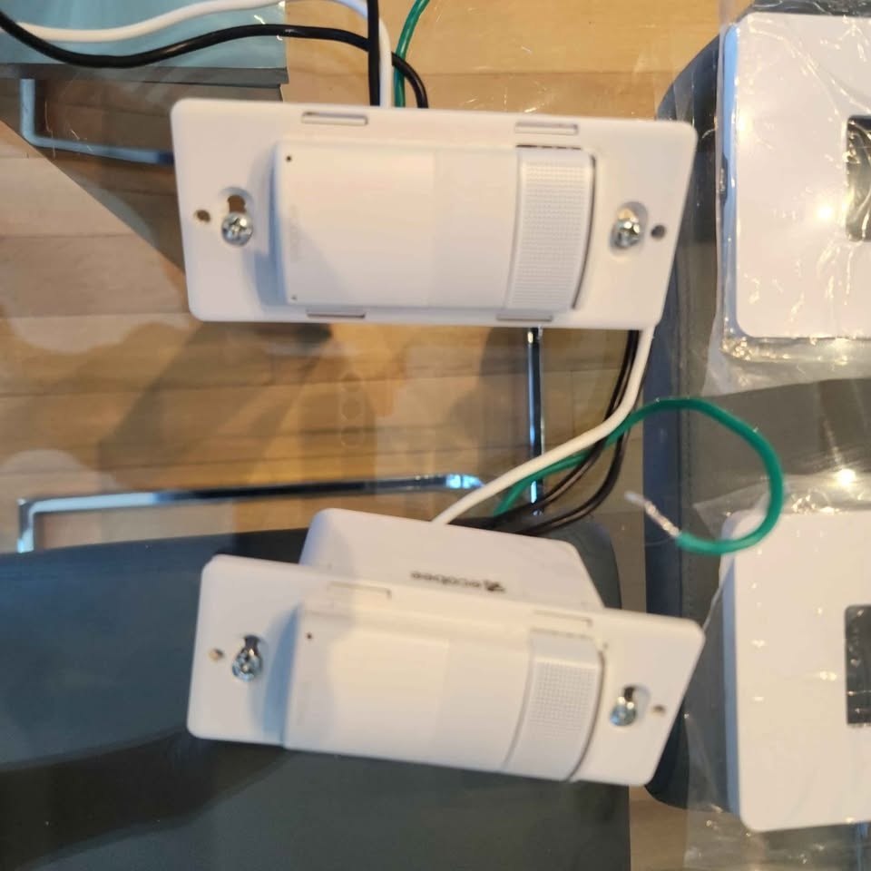 Bundle of 2 Ecobee Switch + - photo 2