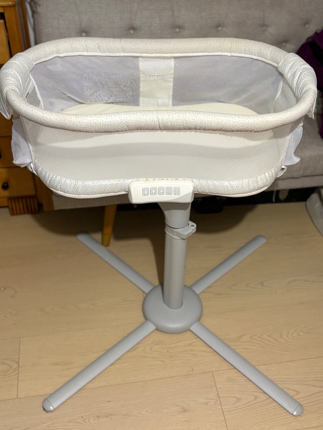 HALO BassiNest Soothing Swivel Bassinet