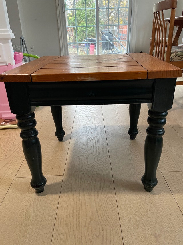 Solid wood coffee/side table