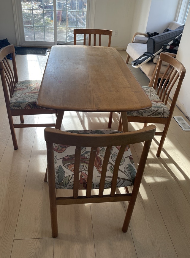 Mid Century Solid Oak Table $300,4 Chairs $150. Both $400 - photo 2