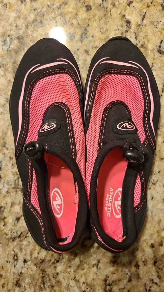 Women's Size 5/6 Water Shoes