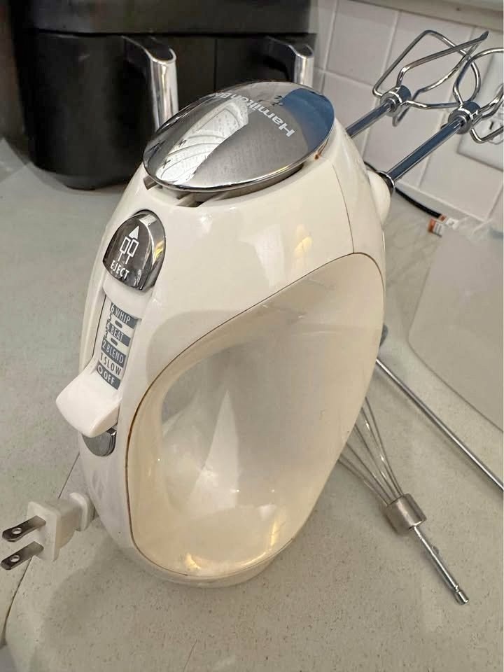 🌀 Powerful Hamilton Beach Hand Mixer – Compact + Versatile! 🥕