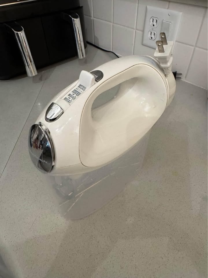 🌀 Powerful Hamilton Beach Hand Mixer – Compact + Versatile! 🥕 - photo 2
