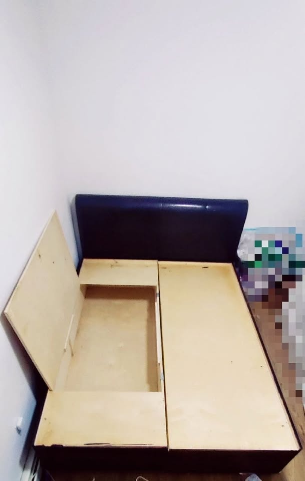 Space-Saving Storage - Box Bed - Queen Size – Great Condition! 🥕