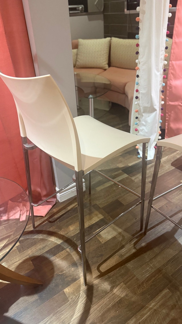 Modern White Bar Stools (Set of 3) - photo 3