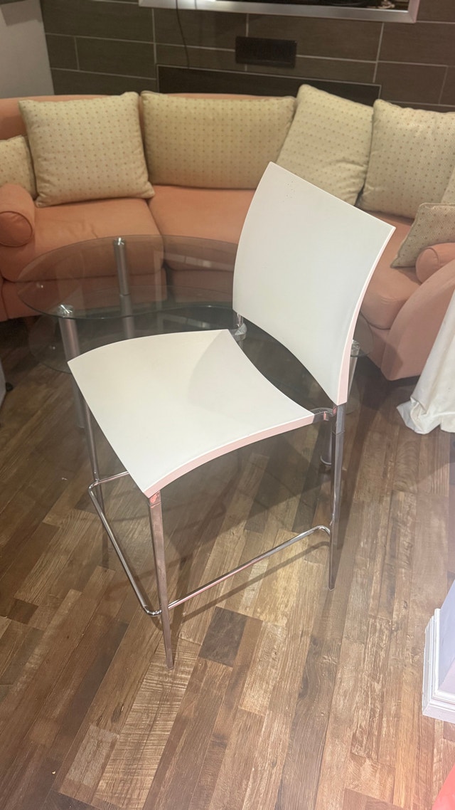 Modern White Bar Stools (Set of 3) - photo 4