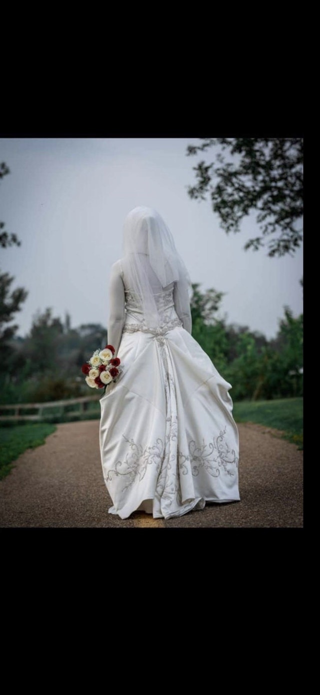 Wedding dress - photo 2
