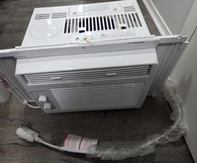 Midea Window AC - photo 3
