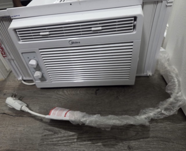 Midea Window AC - photo 4