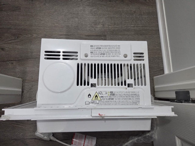 Midea Window AC - photo 5