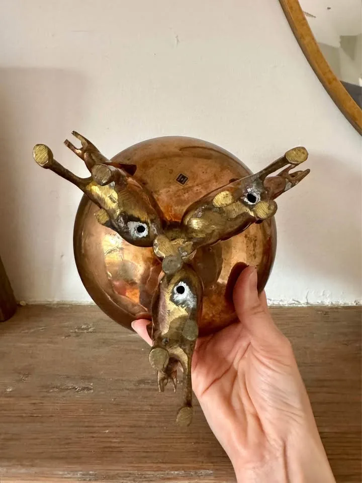 Vintage Brass Bowl with Three Elephant Stand image indicator(3)