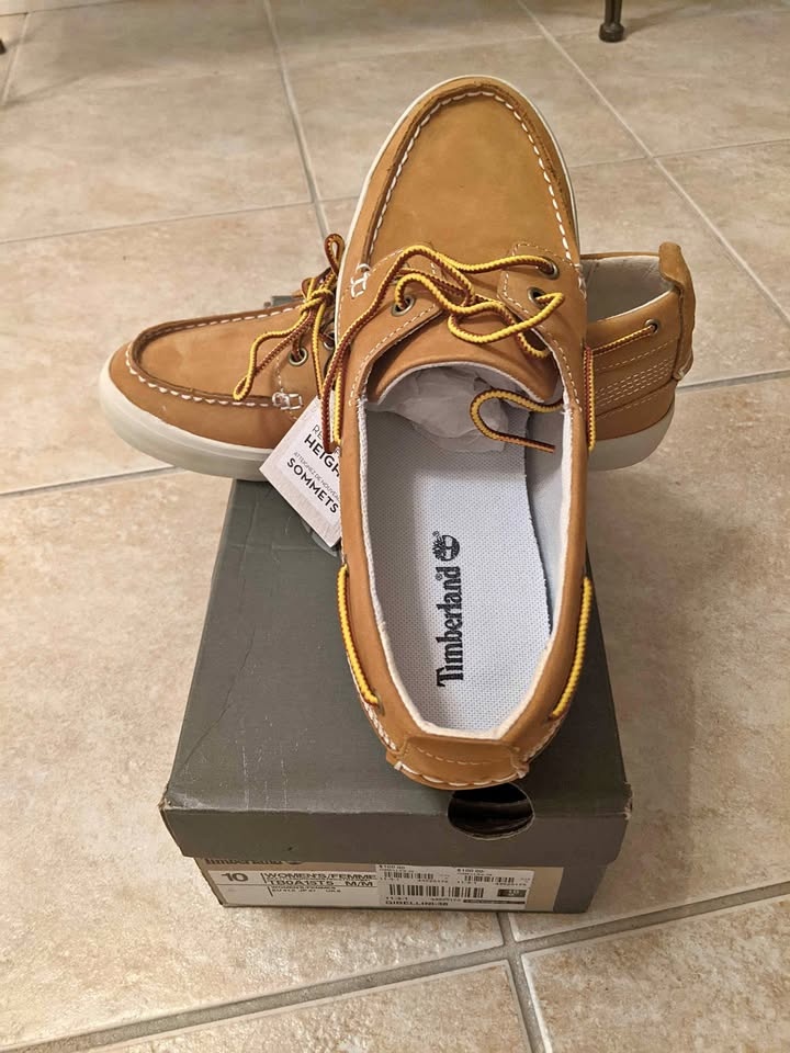 BNIB Timberland Leather Sneakers Boat Oxford, Women's size 10