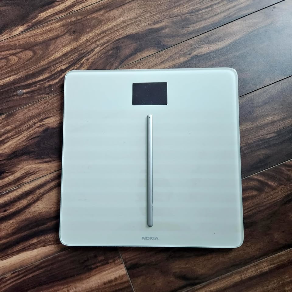 Smart weight scale (heart rate, body fat, free app)